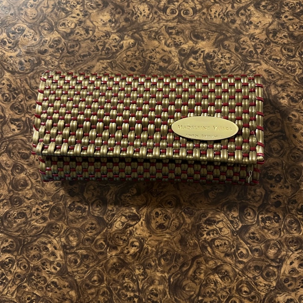 Madeleine Vieira wallet